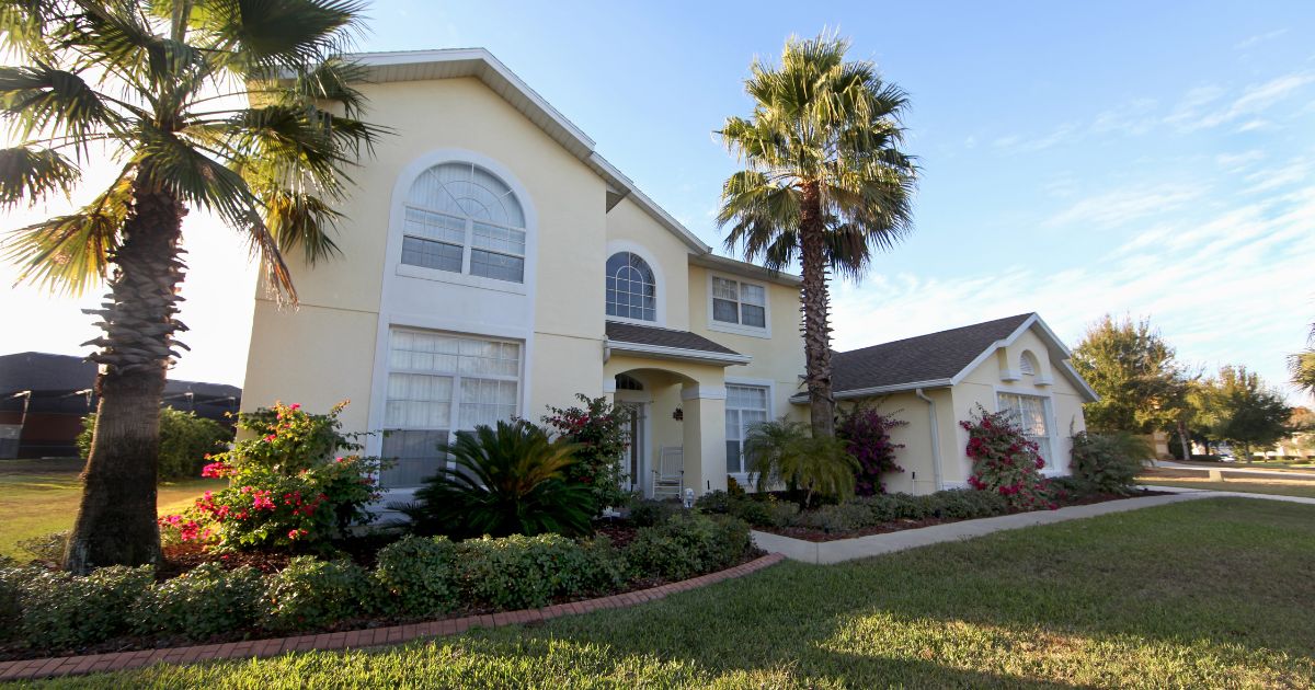 Florida home with white window trim - Tru Colors Contracting Florida home with white window trim