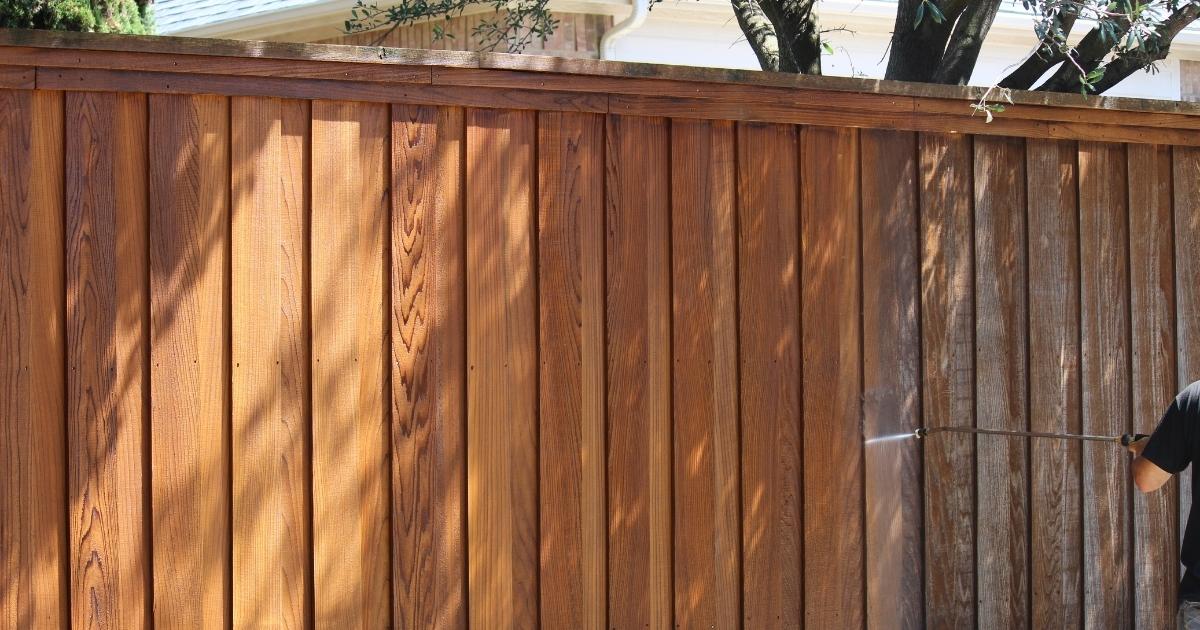 Tru Colors contracting wood staining fence in south florida